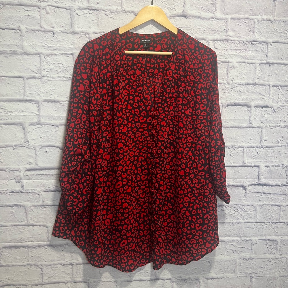 Torrid 3x Red and Black Leopard Heart Print Blouse